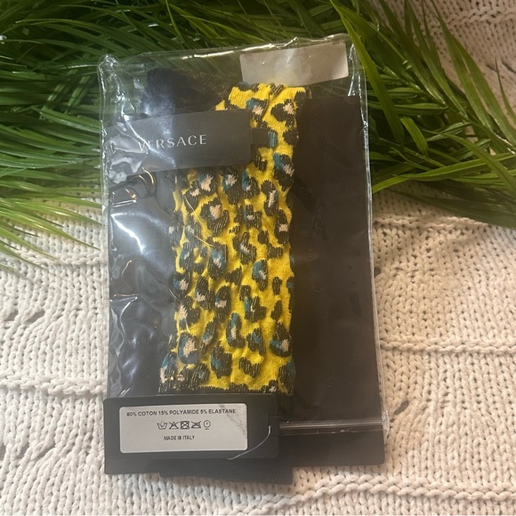 NWT Brand New Versace Leopard Jacquard Logo Crew Socks
Size : Medium - Picture 7 of 10